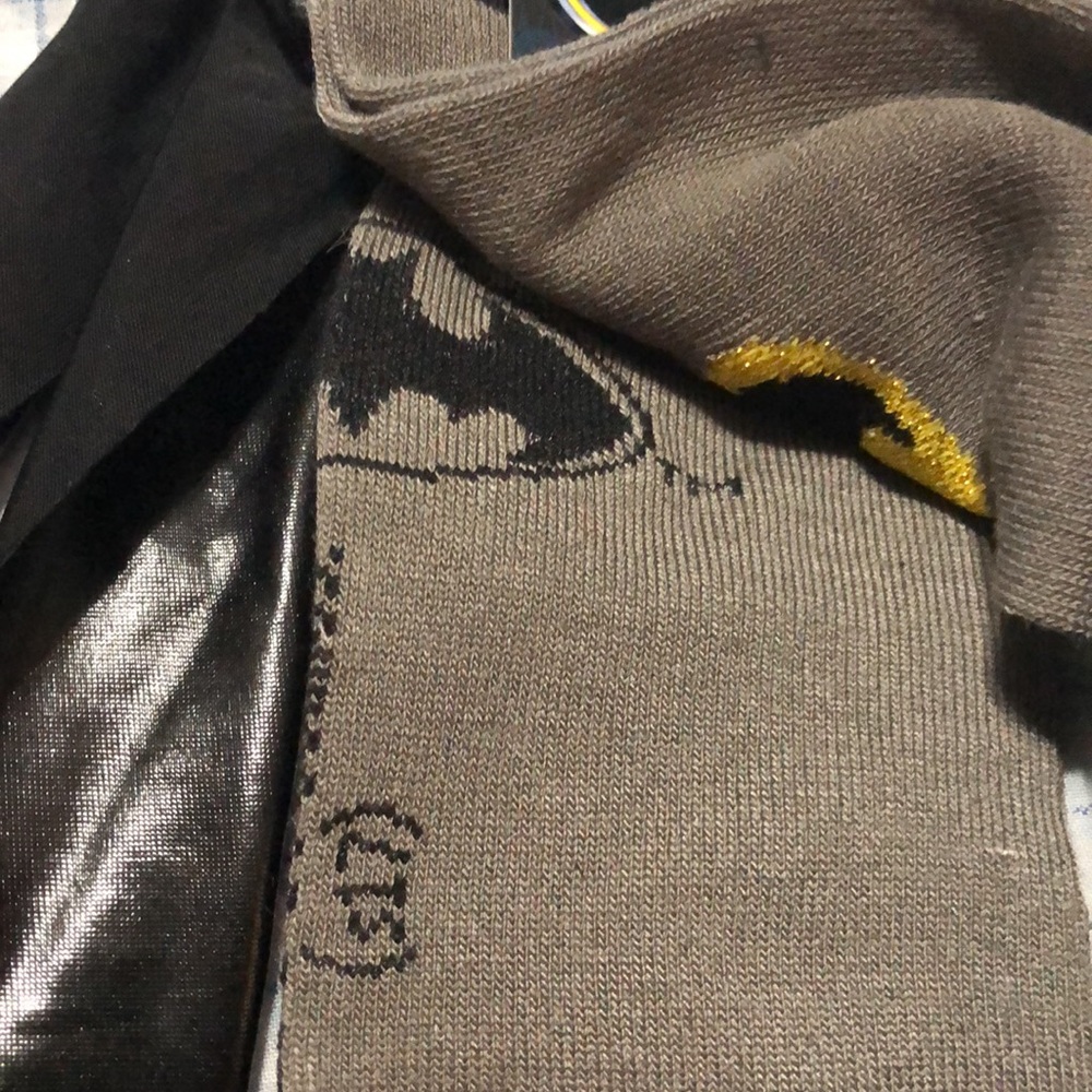 BioWorld | Knee High Batman Socks with Cape - Picture 5 of 8